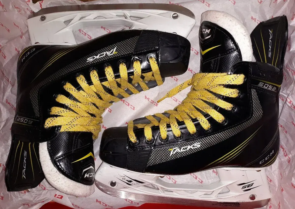 Profi brusle CCM Tacks 6052 vel. 6,5 D (EUR 40,5)