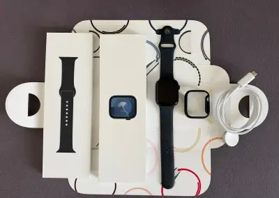Apple Watch Series 9, 45mm, černé, M/L