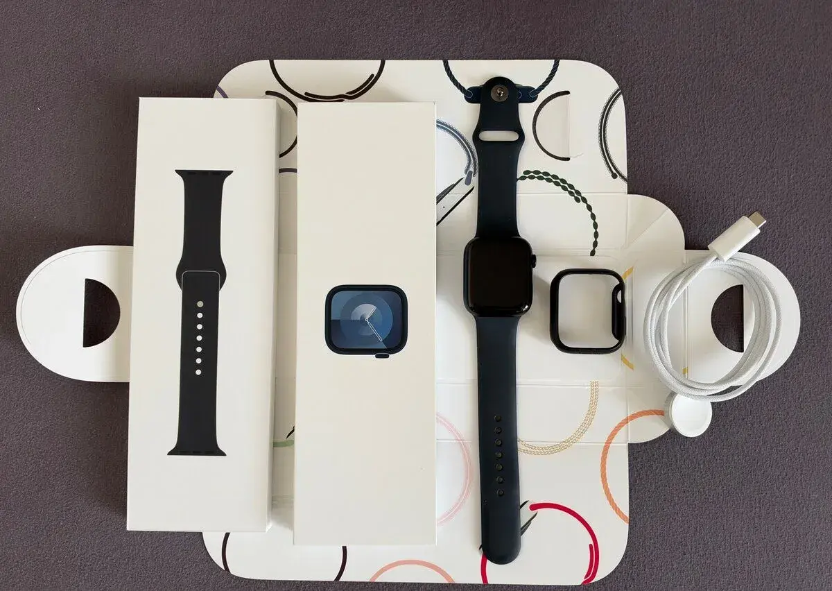 Apple Watch Series 9, 45mm, černé, M/L