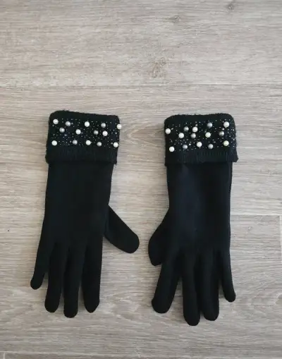 Krásné nové teplé rukavice s korálky S/M