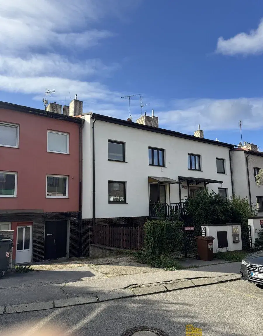 Pronájem prostorného domu 307 m²,Praha 11 – Chodov