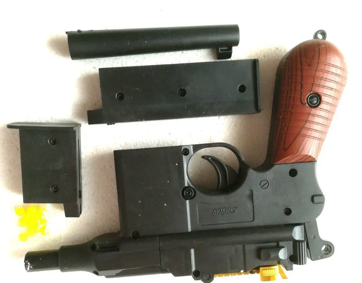 Manuální airsoft Plastová pistole je replikou Mauser C96