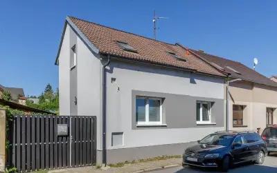 Zrekonstruovaný rodinný dům 4+1 se zahradou, bazénem