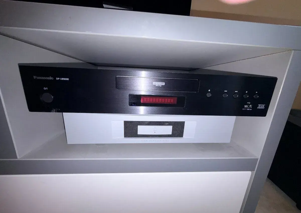 Panasonic DP_UB9000