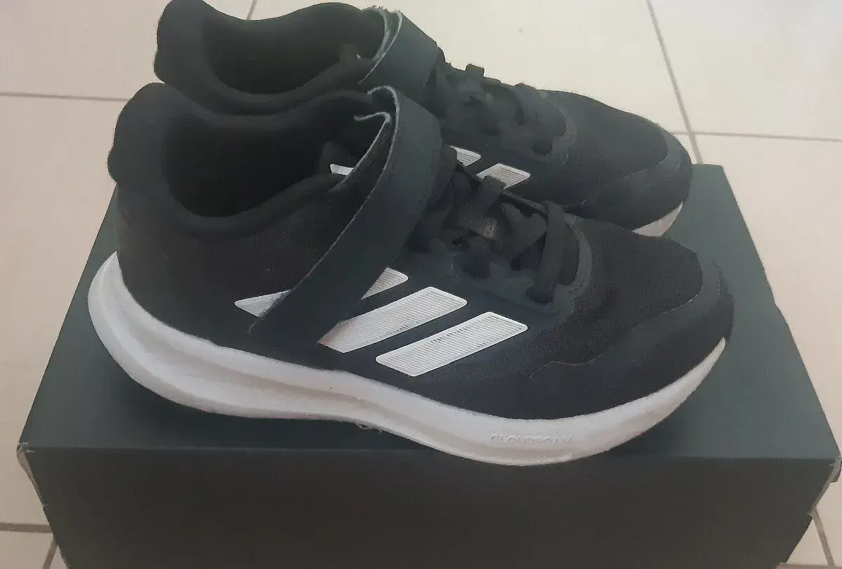 Tenisky Adidas, vel. 31