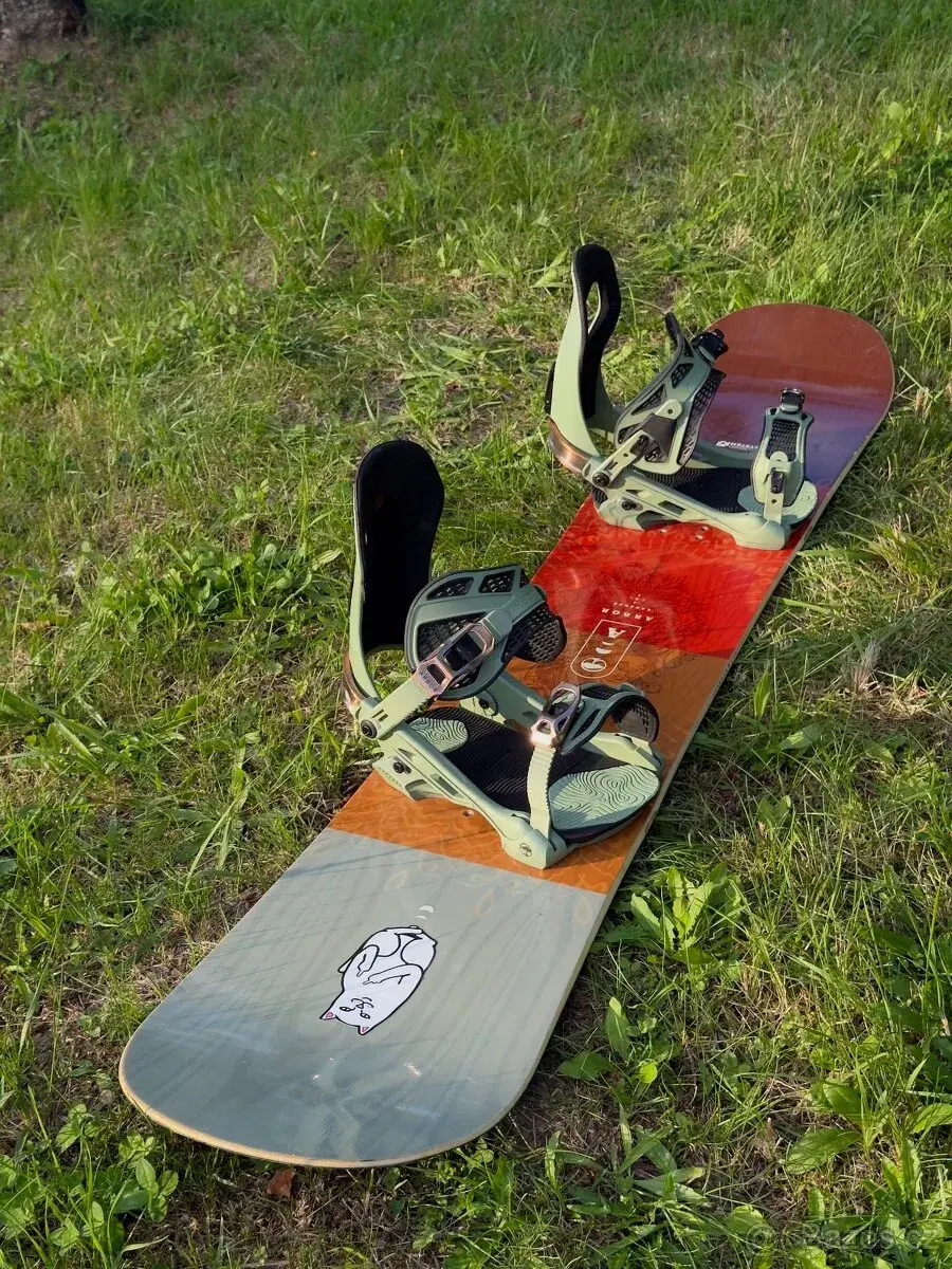Snowboard Cadence Rocker 151 cm a vázání Arbor Cypress