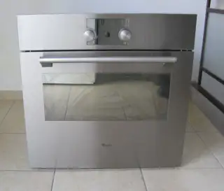VESTAVNÁ NEREZ MULTIFUNKČNÍ TROUBA WHIRLPOOL