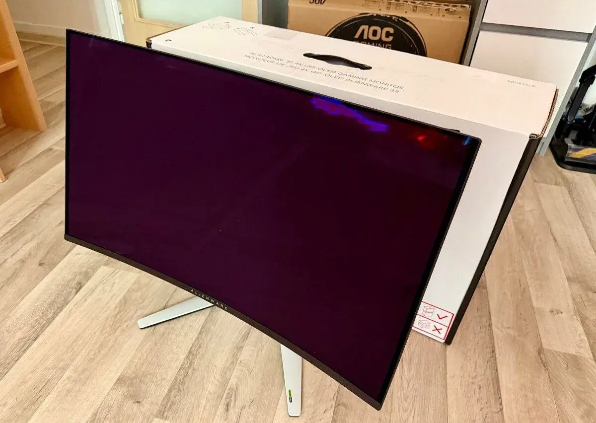 DELL ALIENWARE 32” 4K OLED 240HZ - STAV - ZÁRUKA