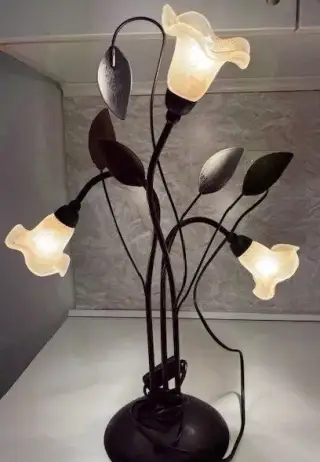 lampa dekor kvetina