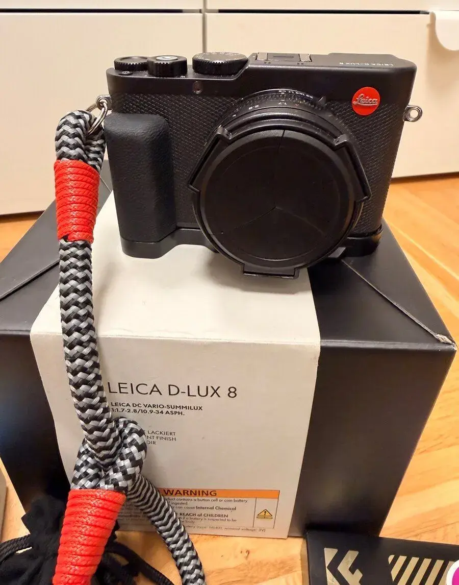 Leica D-Lux 8 - hezky stav, komplet baleni, vybava