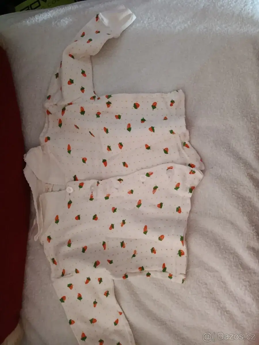 Různé oblečky pro děťátko