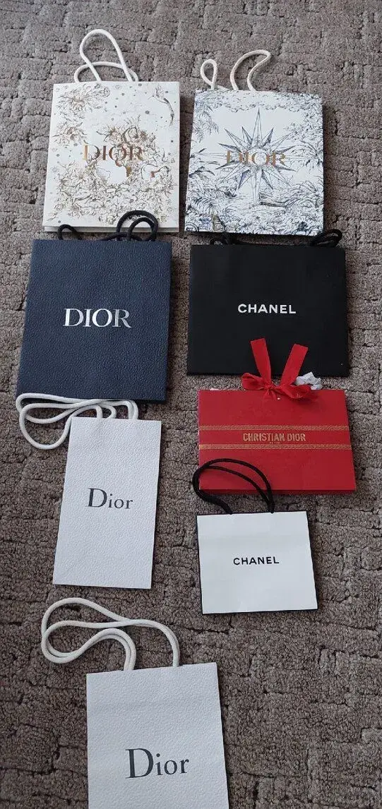Dárková tašky značky Chanel a Dior