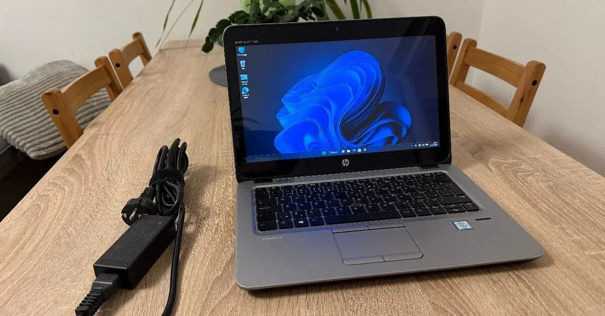 HP EliteBook 820 G3 iCore i5,8 GB RAM / 256GB SSD nová Bat.