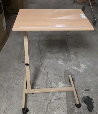 Jídelní stolek DUO polohovací, mírně poškozen