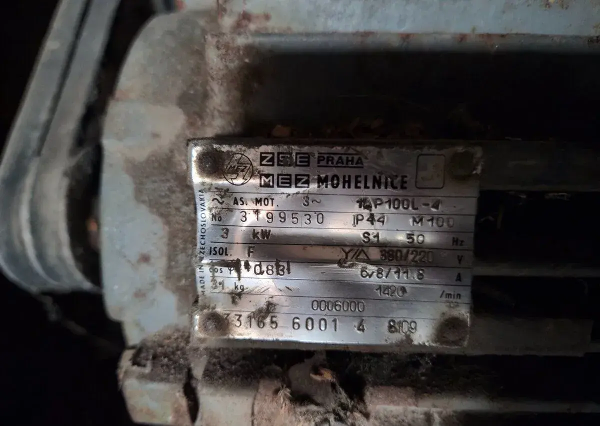 Naviják s elektromotorem