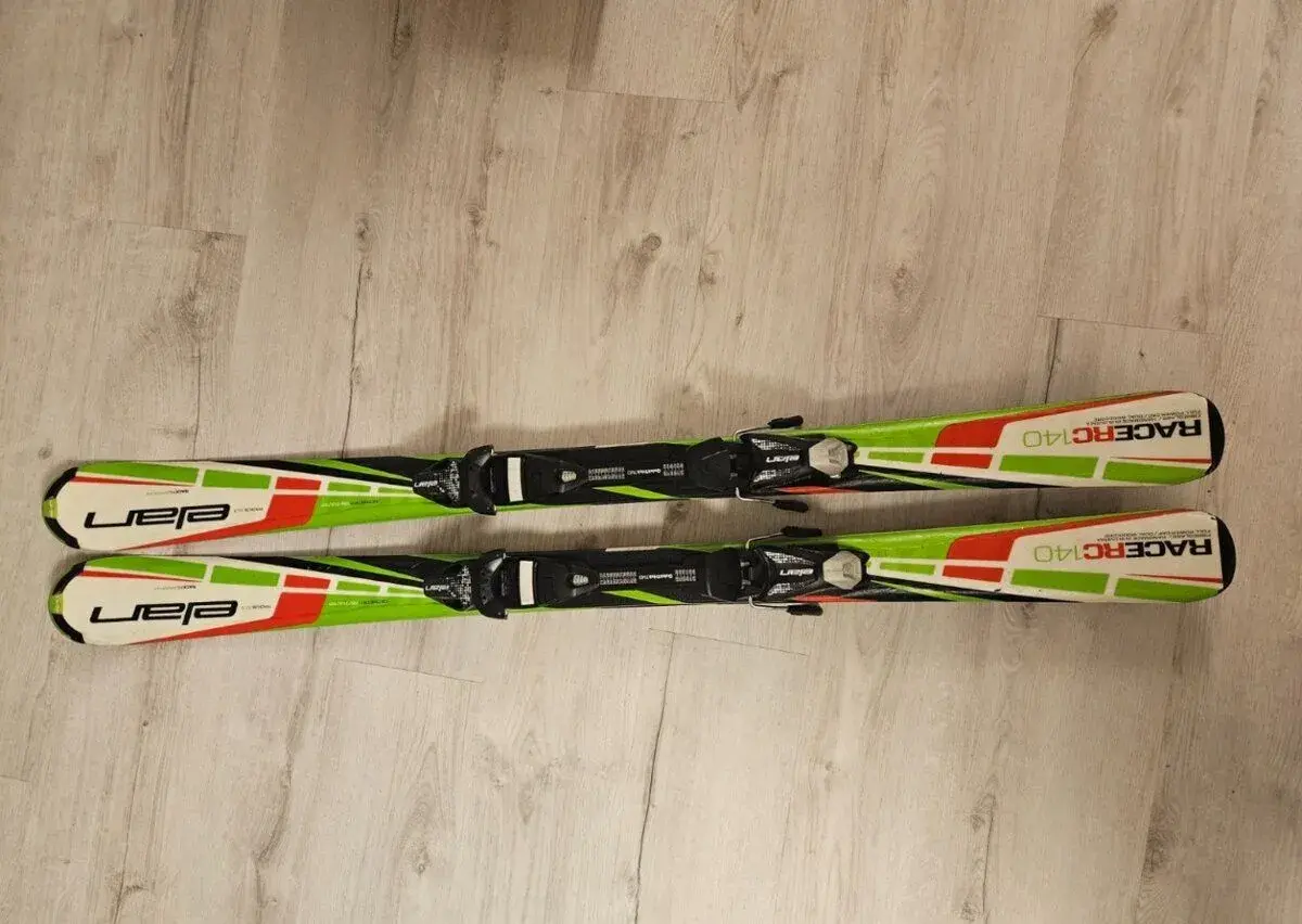 Juniorské lyže Elan Race RC WaveFlex 140 cm + vázání ELAN