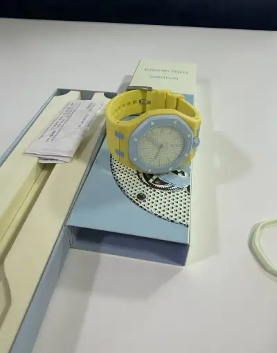 Audemars Piguet x Swatch Royal Pop „Blaue Acht“