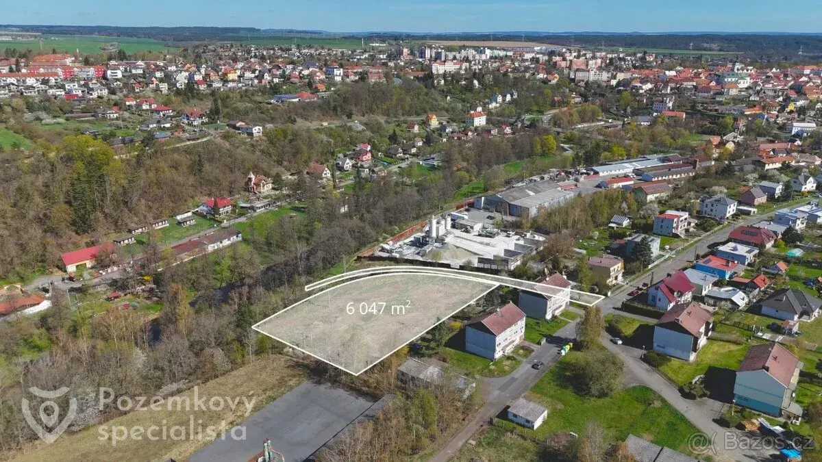 INVESTIČNÍ POZEMEK: 6 047 m² s potenciálem pro 8RD - Stříbro
