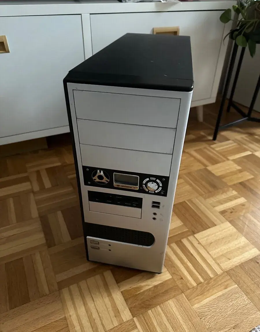 Počítačová skříň a zdroj 350w fsp