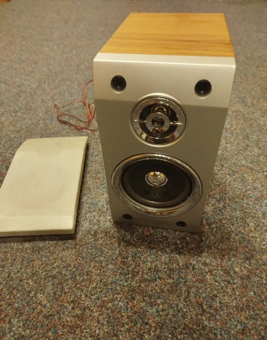 Malé dvoupásmové reprosoustavy SENCOR SMC803