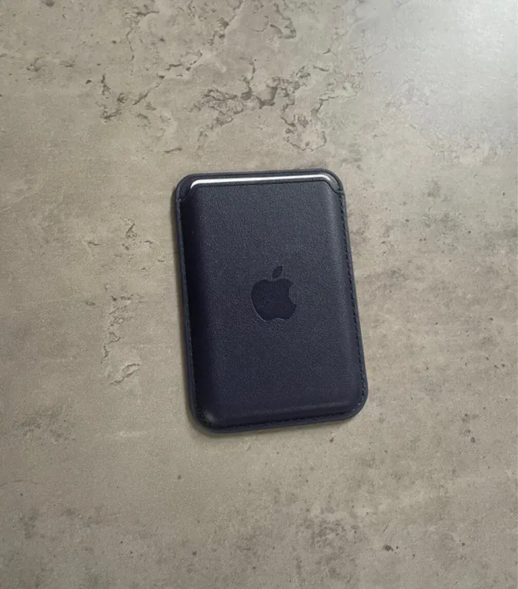 MagSafe peněženka pro iPhone (s logem Apple)