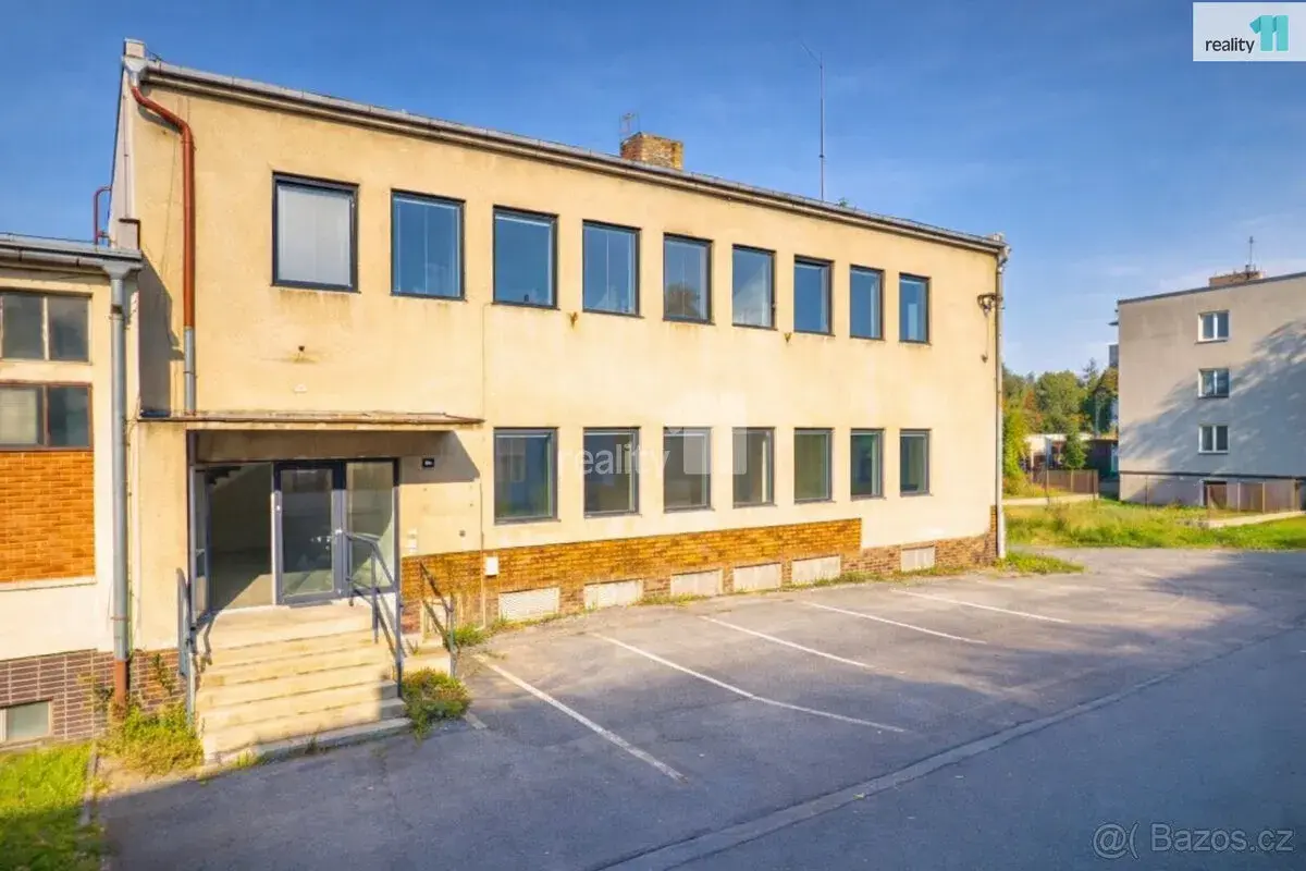 Zrekonstruovaný komerční objekt s občanským využitím, Jindři