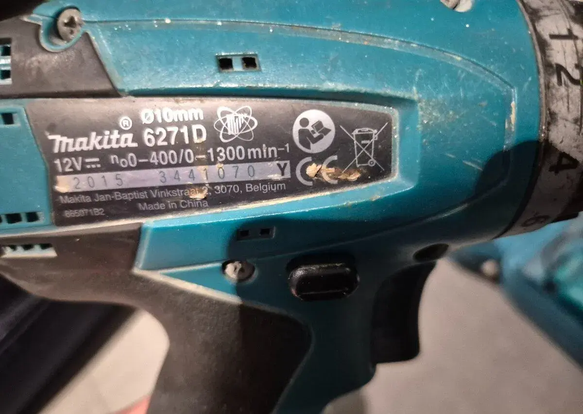 Aku vrtačka Makita 6271D s příslušenstvím v kufru