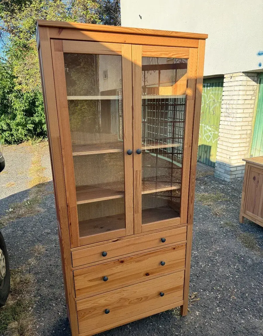 Vitrína IKEA Hemnes - přírodní borovice