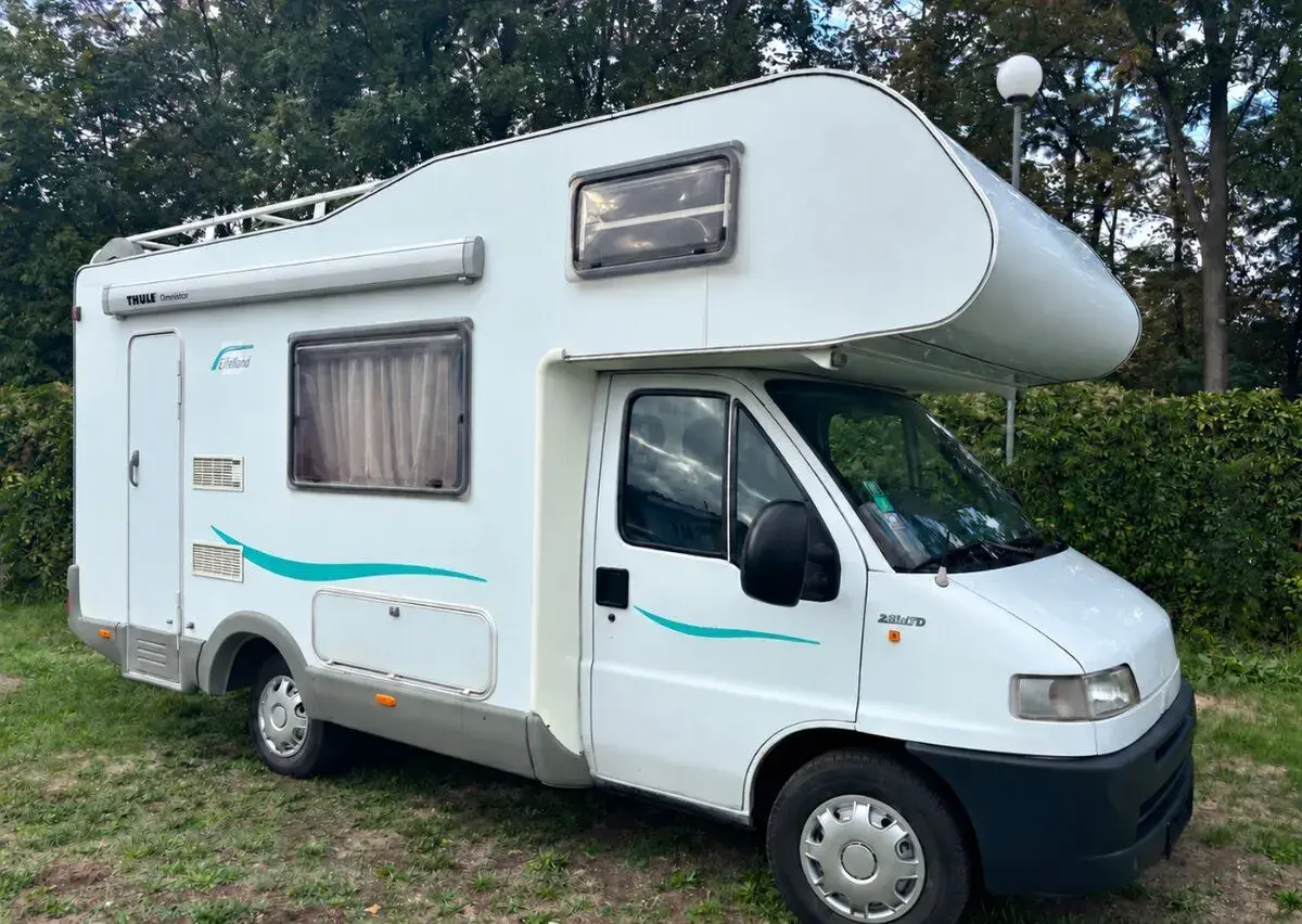 OBYTNÝ AUTOMOBIL KNAUS - 6 míst, hezký, osvědčený motor