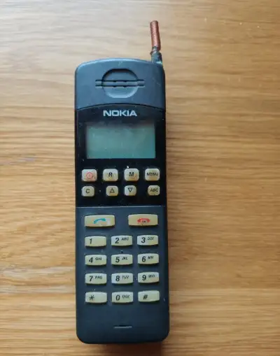 Starý mobil Zn. Nokia