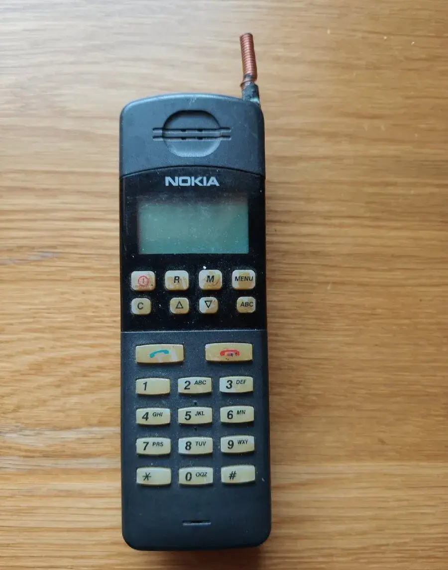 Starý mobil Zn. Nokia