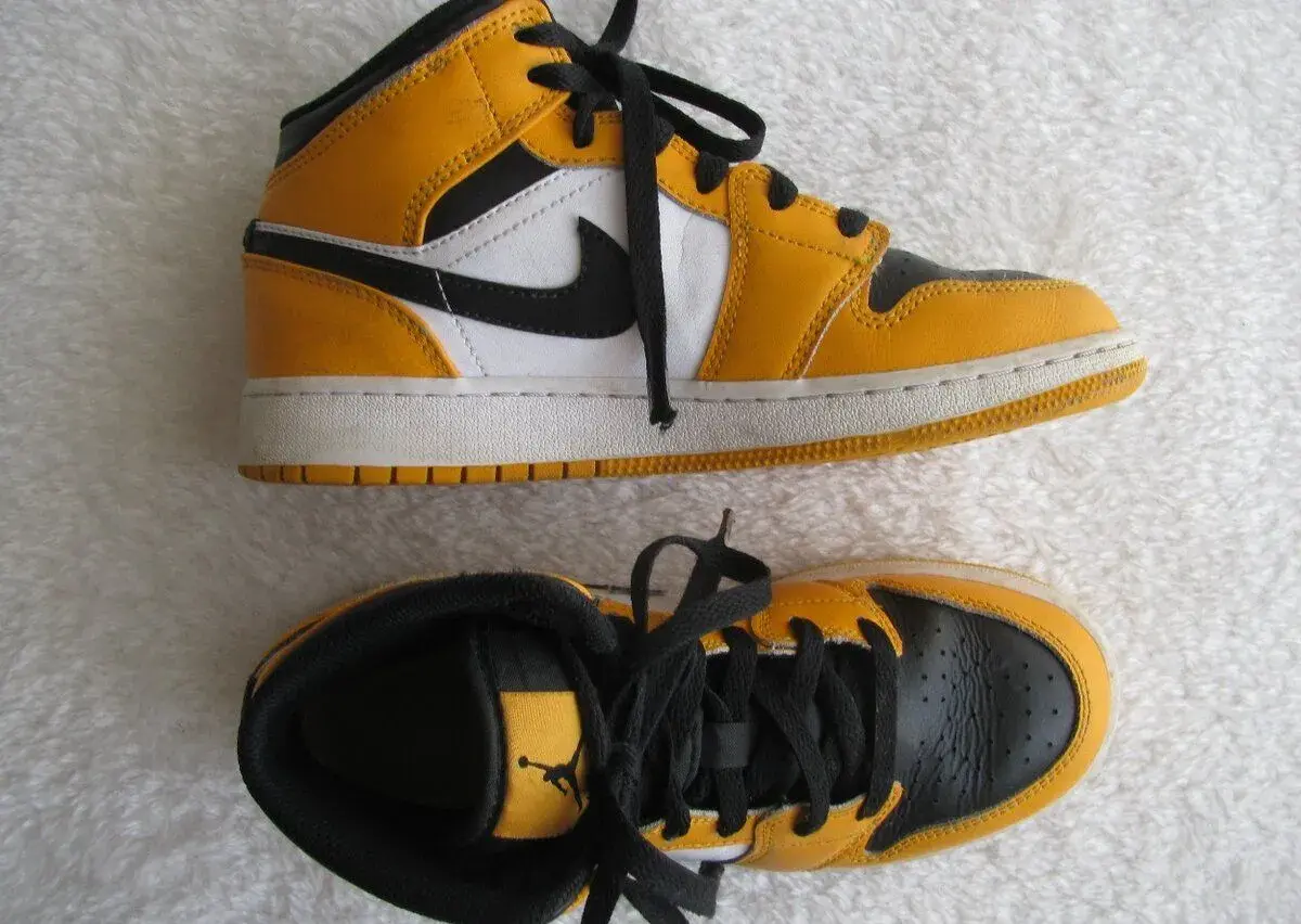 Dětské žluto-černo-bílé kotníkové tenisky Jordan vel.35,5