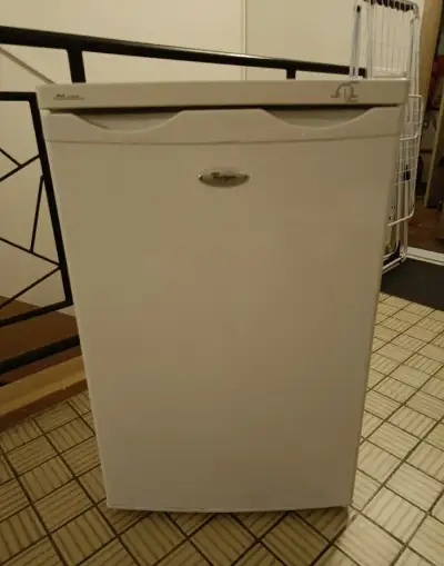 Skříňová mraznička Whirlpool CV127W