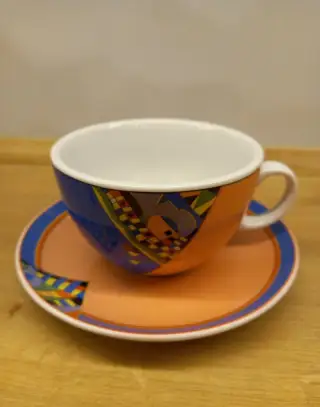 Designový šálek s podšálkem