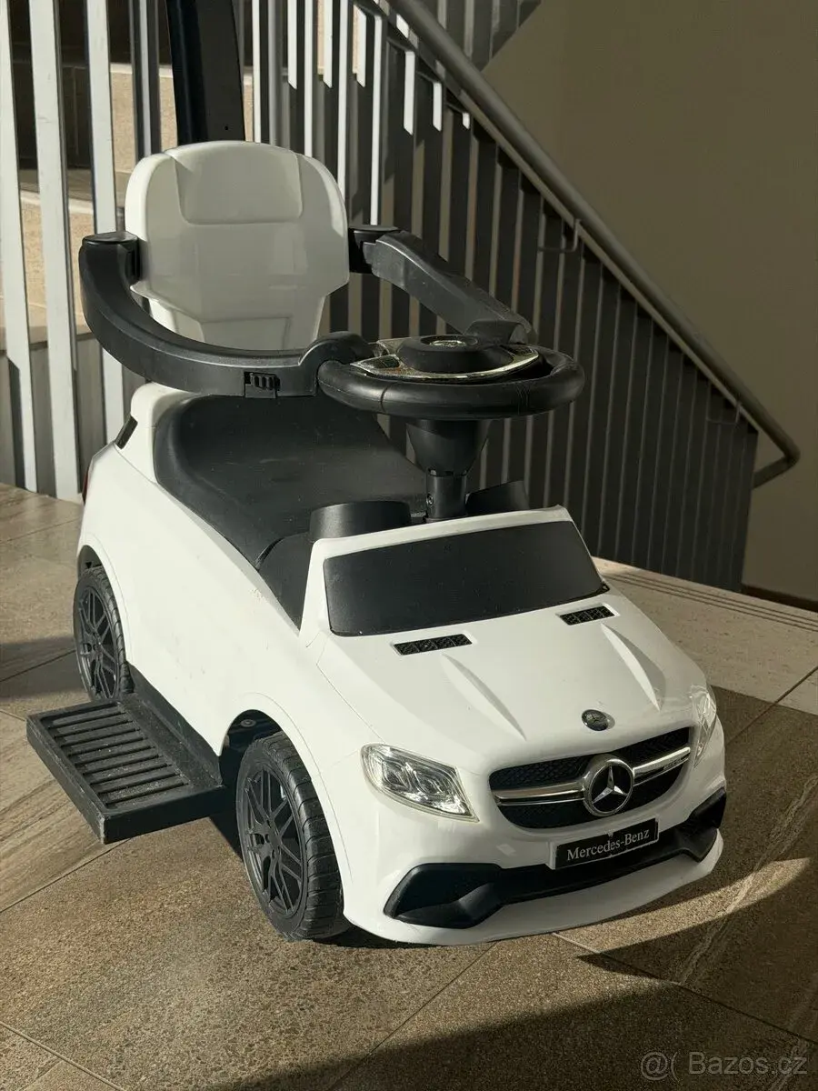 Mercedes Benz odráželo chodítko Praha