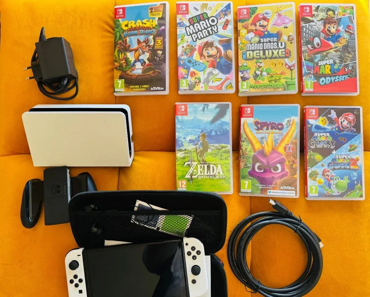 Nintendo Switch OLED White ve velmi pěkném stavu, min