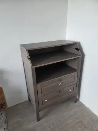 Přebalovací skládací pult