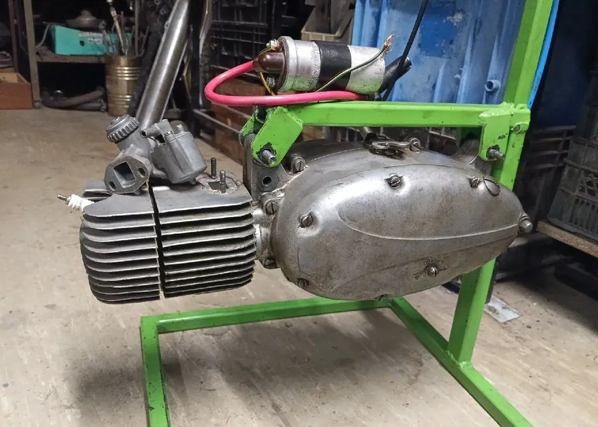Motor Jawa 05