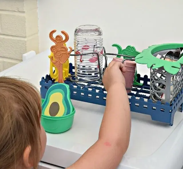 Baby zoo držák, koš Indesit do myčky na nádobí