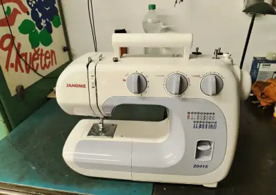 Šicí stroj Janome 2041S-krásný stav, neodzkoušený