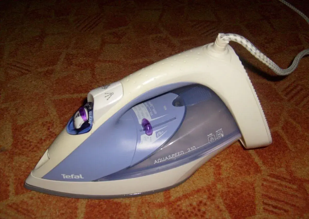 ZNAČKOVÁ ŽEHLIČKA TEFAL ZA 200 KČ