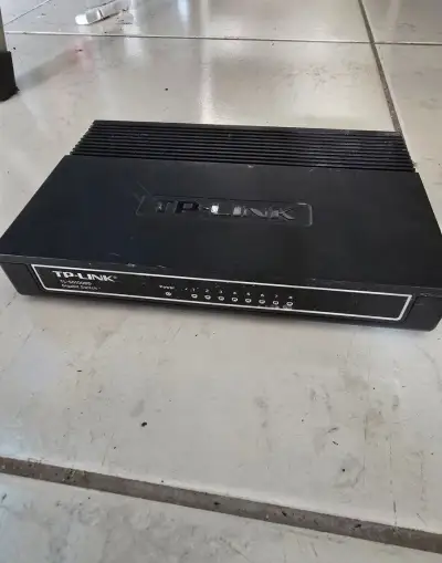 TP-Link TL-GS1008D – 8portový gigabitový switch