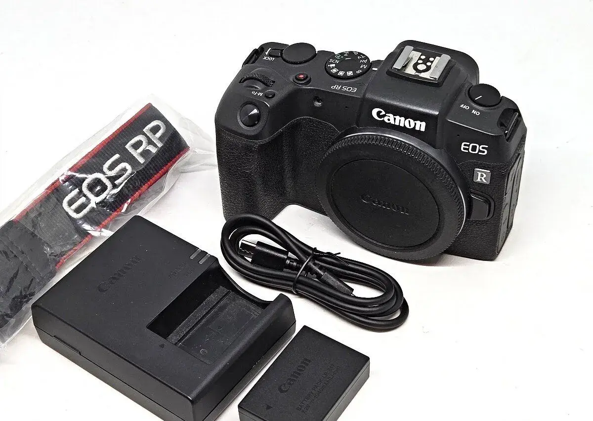 CANON RP v super stavu, málo focený