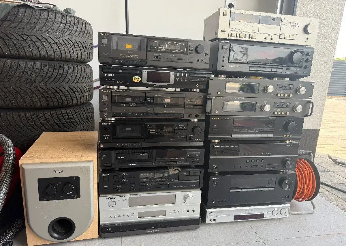 KONVOLUT KOMPONENTY HIFI ZAŘÍZENÍ K SERVISU 16 KS
