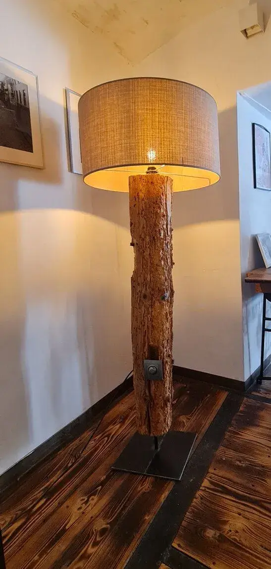 Lampu s masivního dřeva
