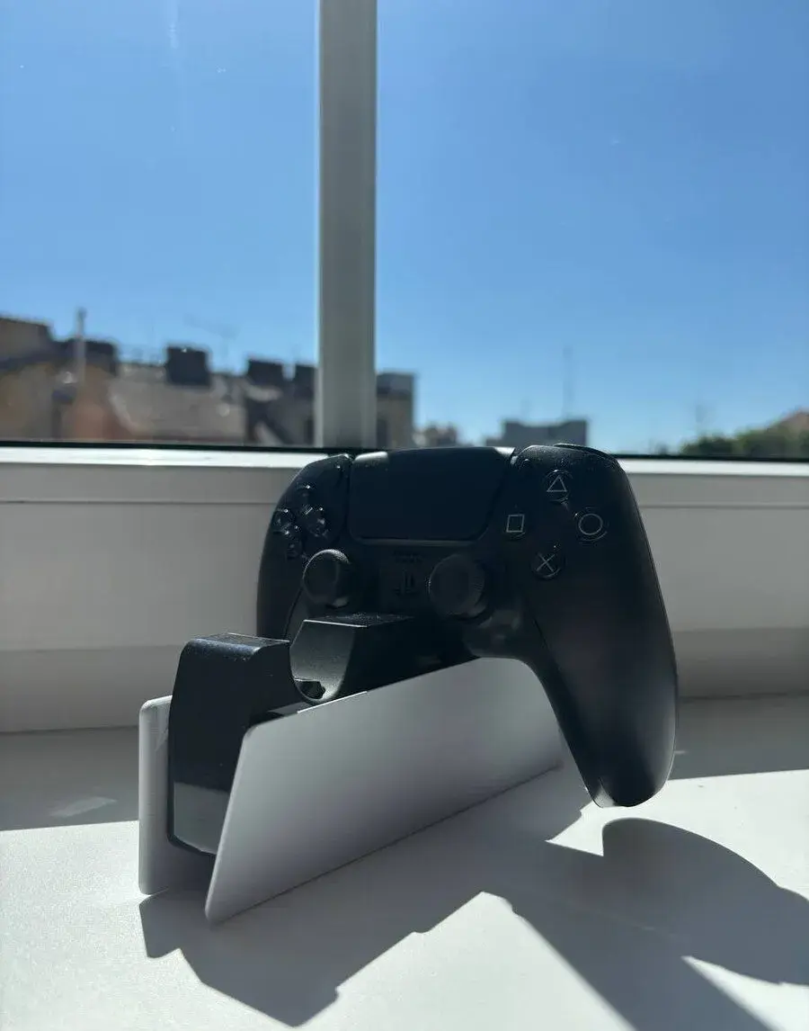 DualCharge pro nabíjení ovladačů PS5