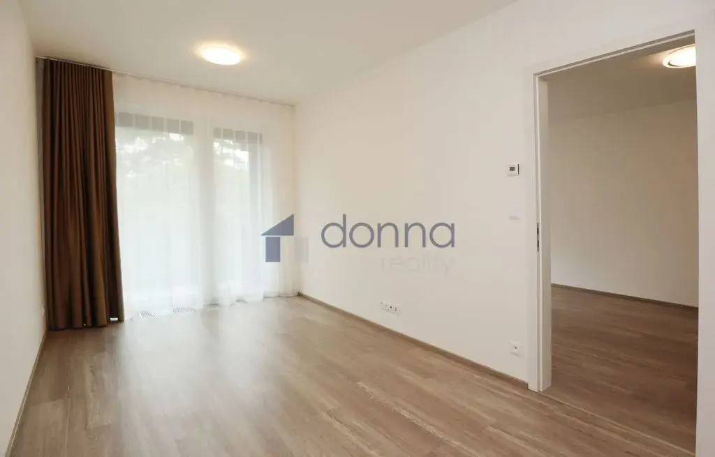 2+kk, 64,3m2 +balkon 5,8m2, Sochorcova ulice, Praha 4 - Háje
