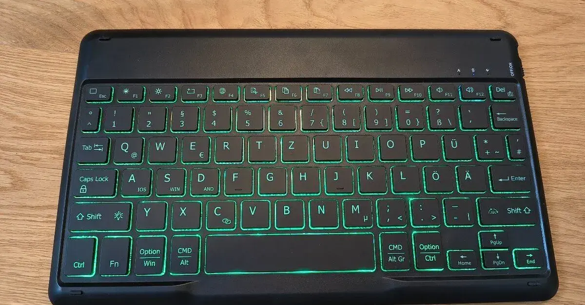 Úplně nová podsvícená bluetooth klávesnice
