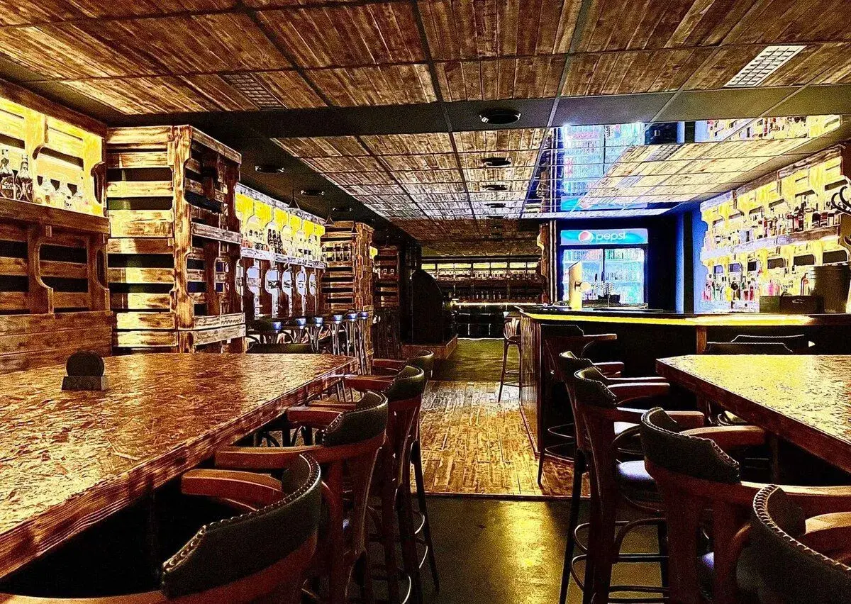 Salonek - jakoby bar most