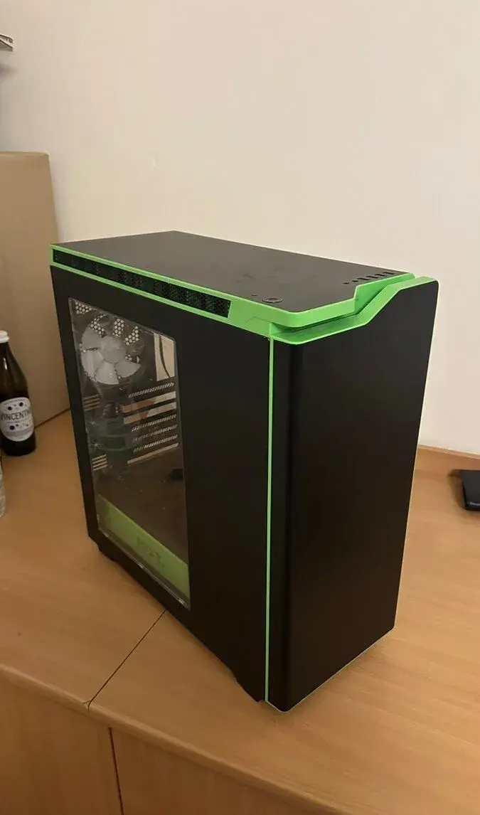 PC Bedna/case NZXT s 4 ventilátory